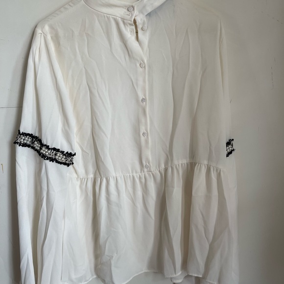 Zara blouse with lace and Pearl - Picture 5 of 5